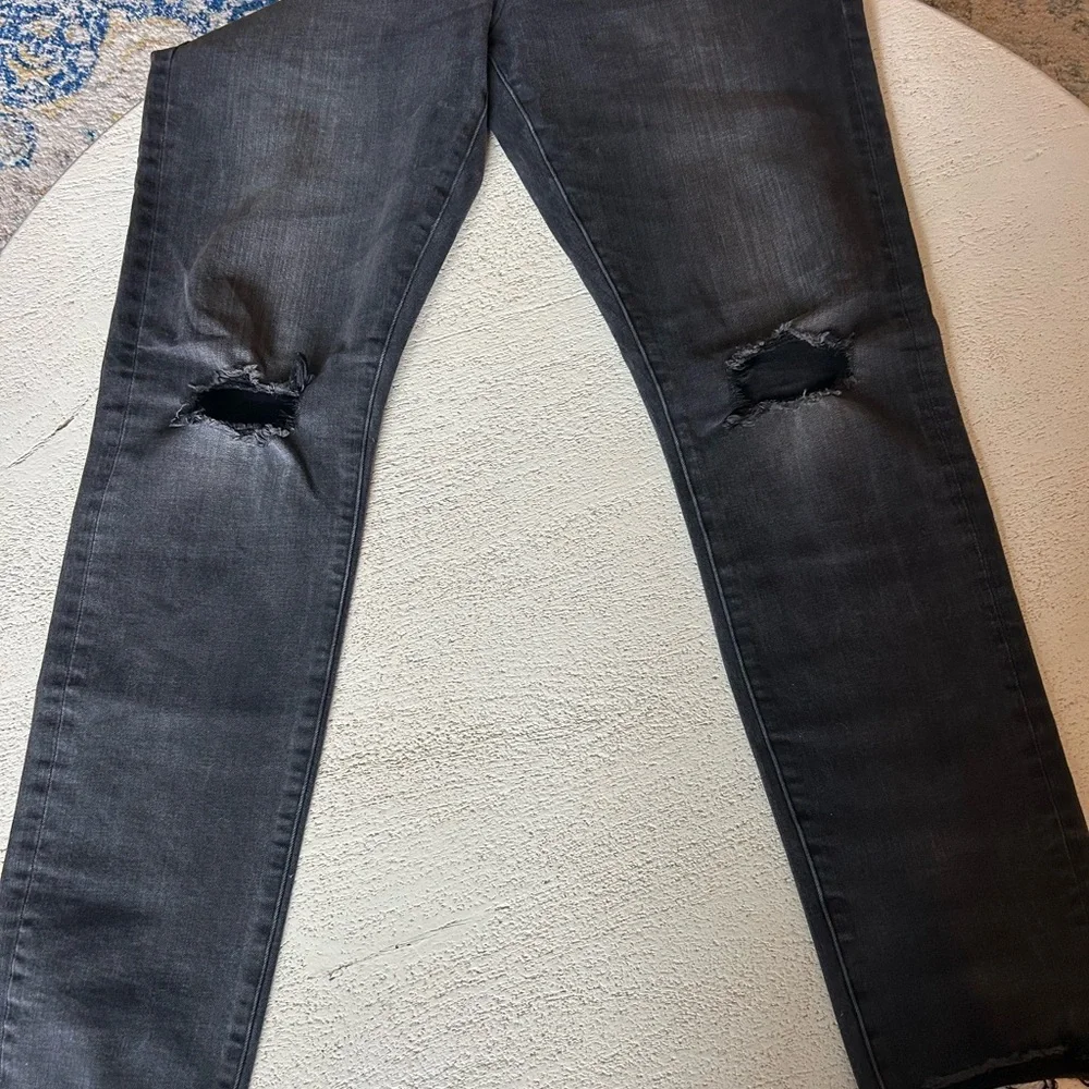 American Eagle Outfitters questions leave